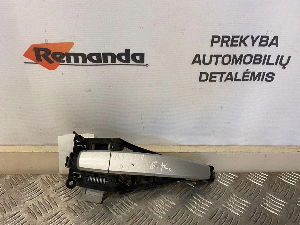 Aizmugurējo durvju ārējais atvēršanas rokturis – aizmugurējā kreisā