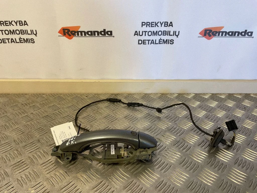 Aizmugurējo durvju ārējais atvēršanas rokturis 7L0839885A