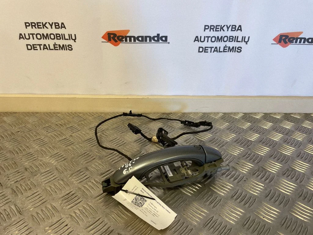 Aizmugurējo durvju ārējais atvēršanas rokturis 7L0839886A
