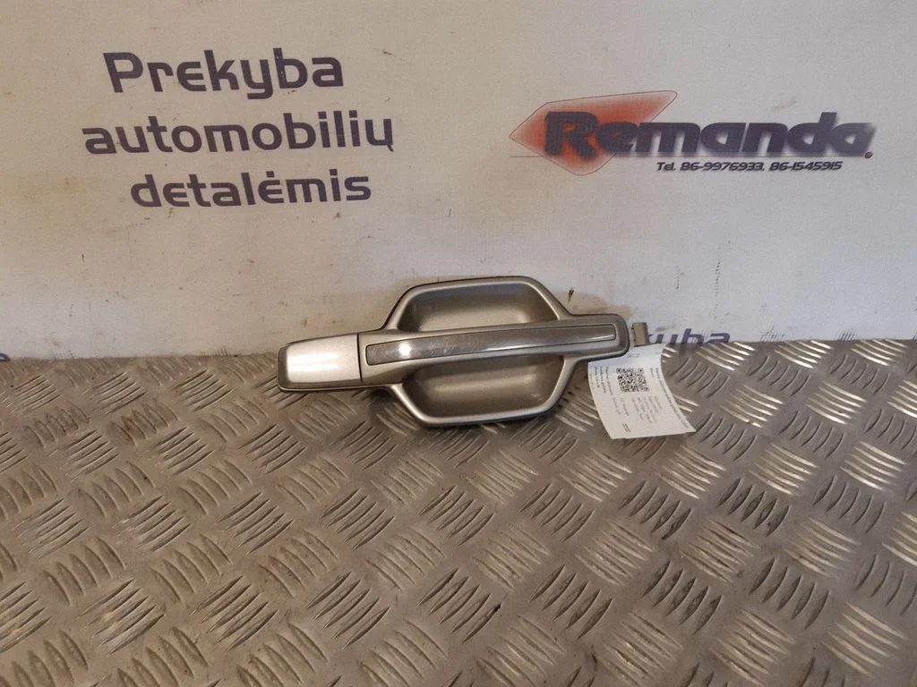 Aizmugurējo durvju ārējais atvēršanas rokturis – aizmugurējā labā