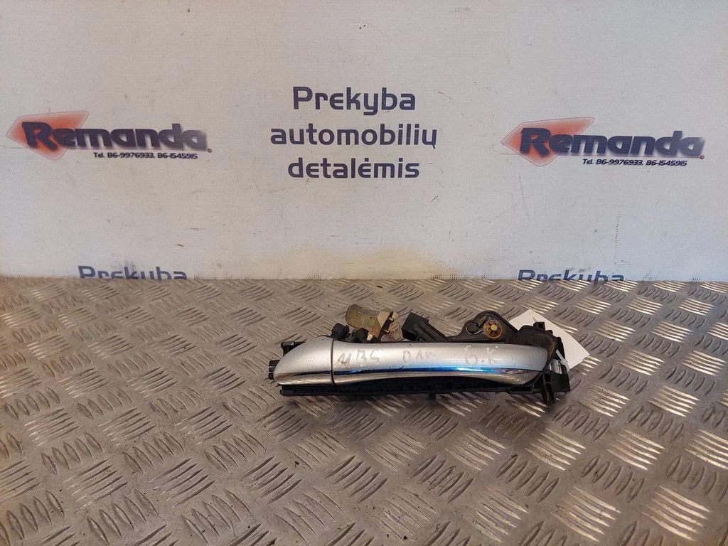 Aizmugurējo durvju ārējais atvēršanas rokturis – aizmugurējā kreisā