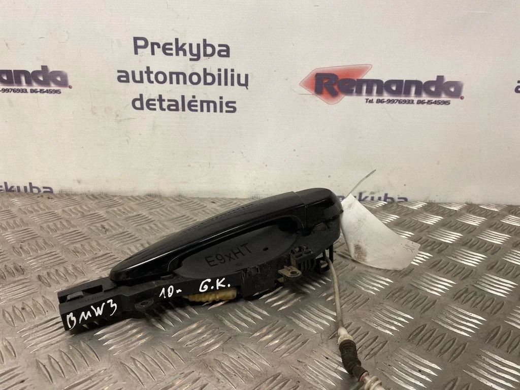 Aizmugurējo durvju ārējais atvēršanas rokturis – aizmugurējā kreisā