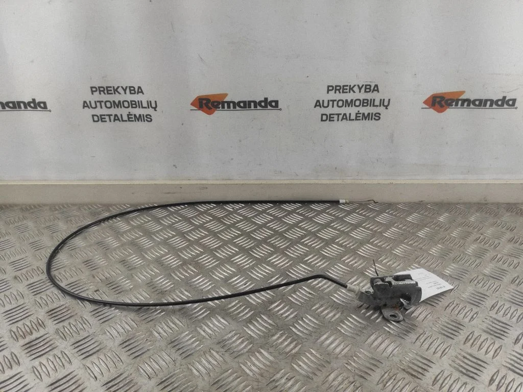 Rear door lock B805