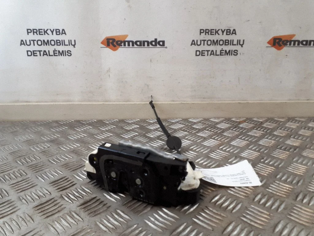 Aizmugurējo durvju slēdzene 5N0839016