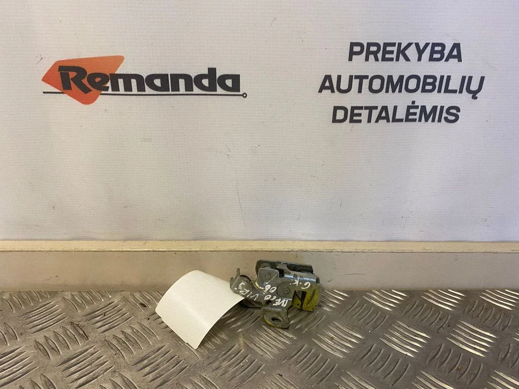 Aizmugurējo durvju slēdzene – aizmugurējā kreisā