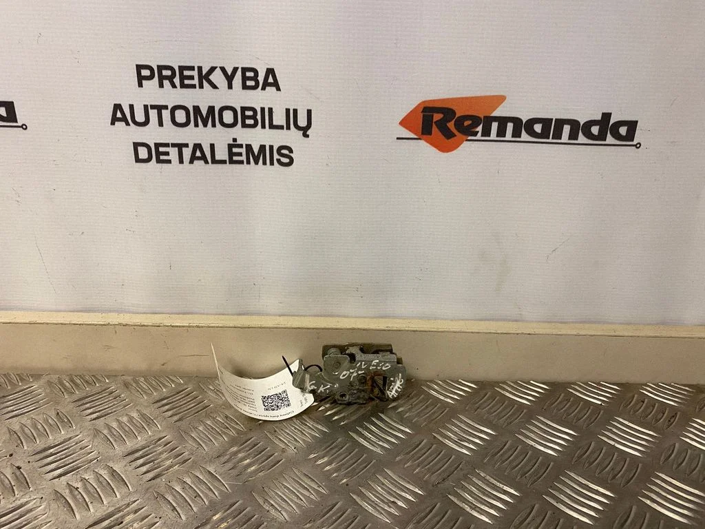 Aizmugurējo durvju slēdzene – aizmugurējā kreisā
