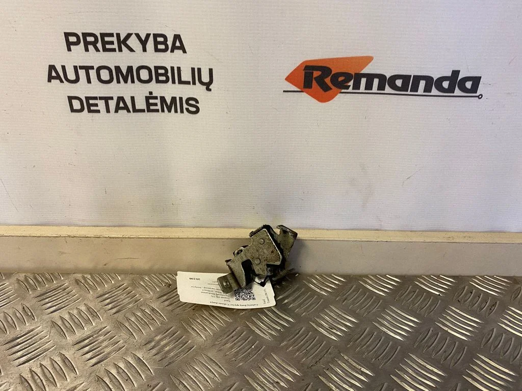 Aizmugurējo durvju slēdzene – aizmugurējā kreisā