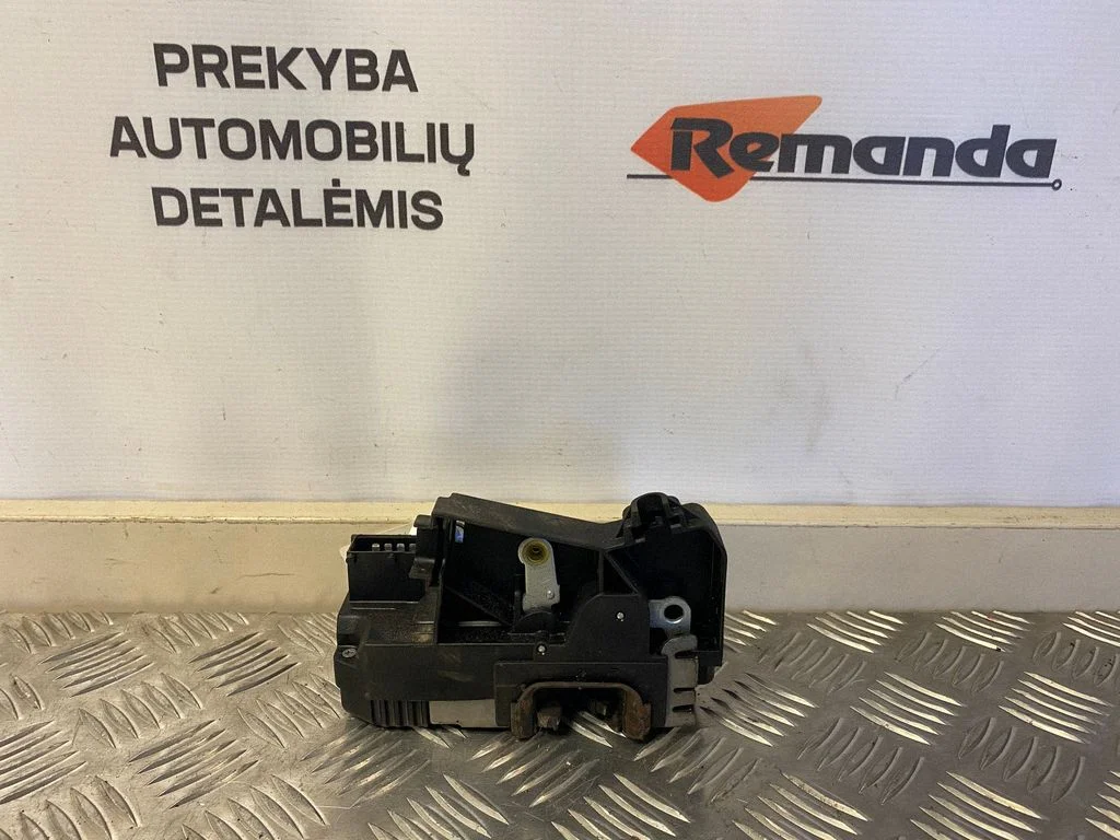 Aizmugurējo durvju slēdzene 91166224