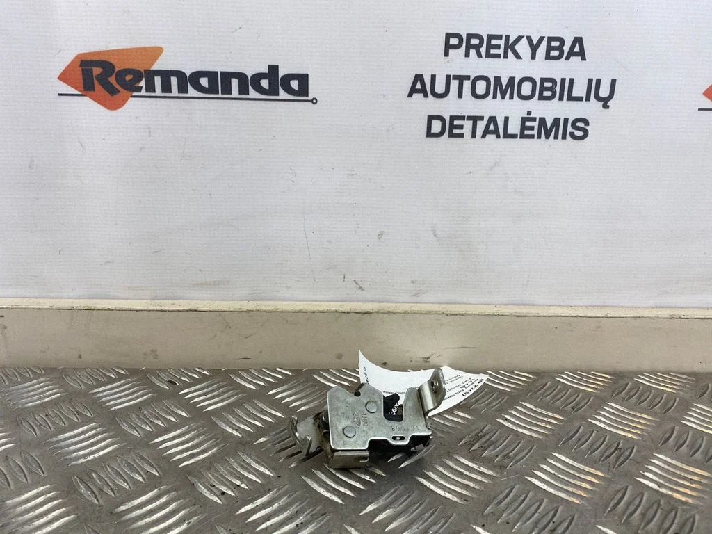 Aizmugurējo durvju slēdzene 101008