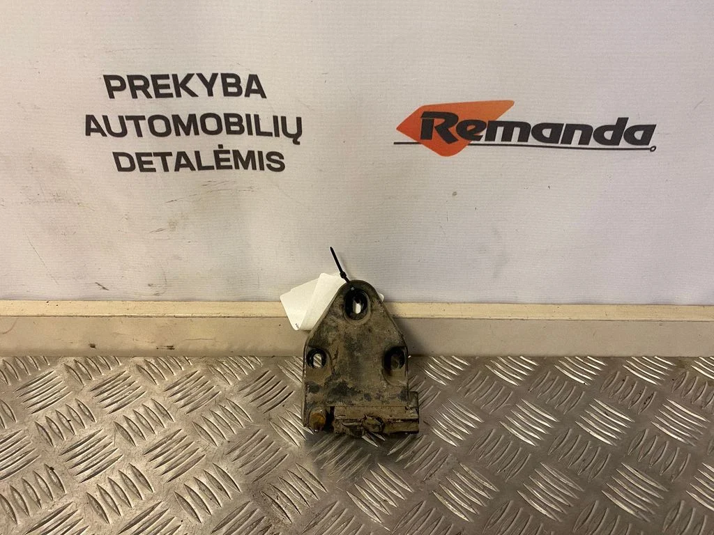 Rear door lock – rear left