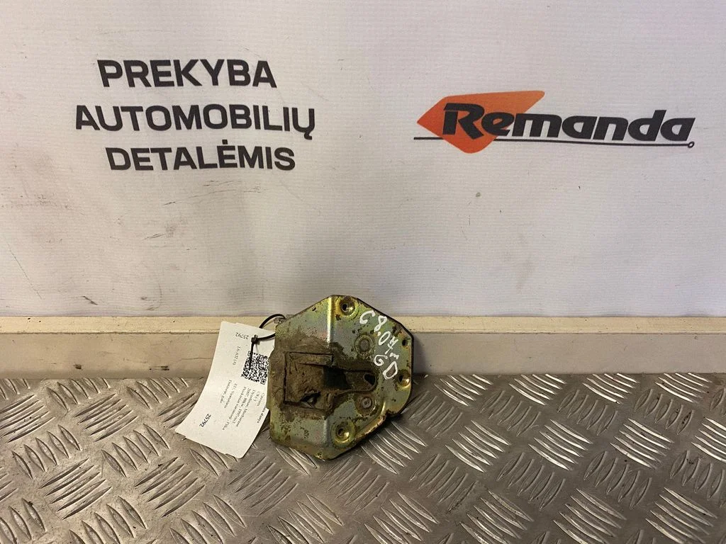 Rear door lock – rear right