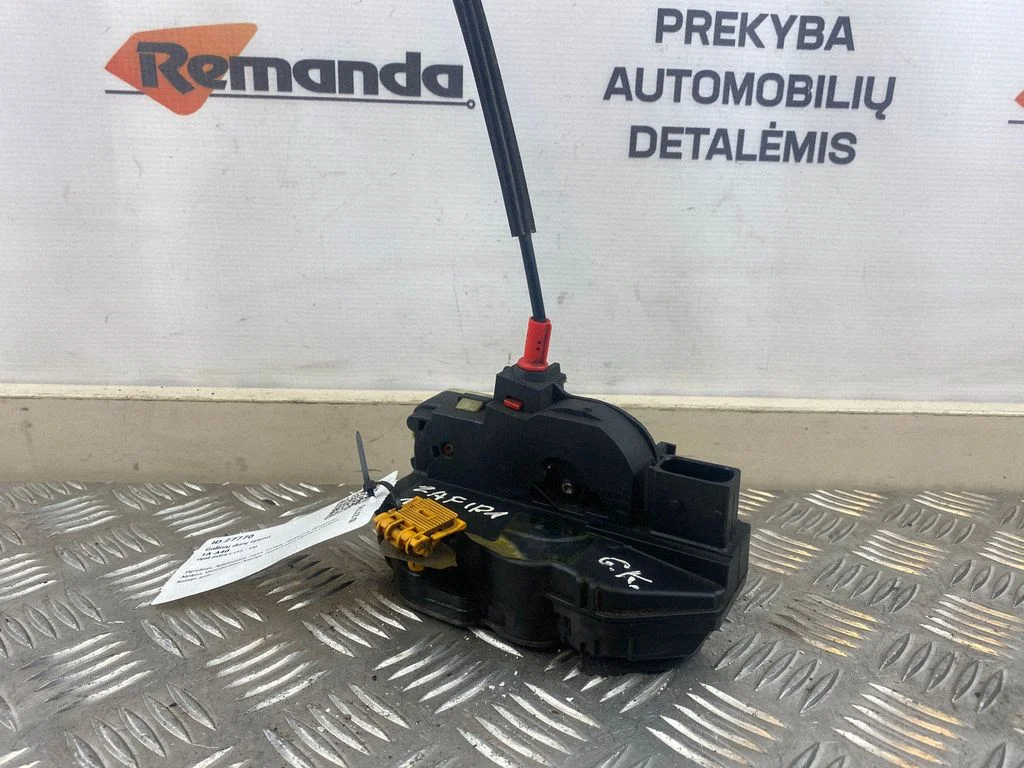 Aizmugurējo durvju slēdzene – Opel Zafira C (2011-2019)