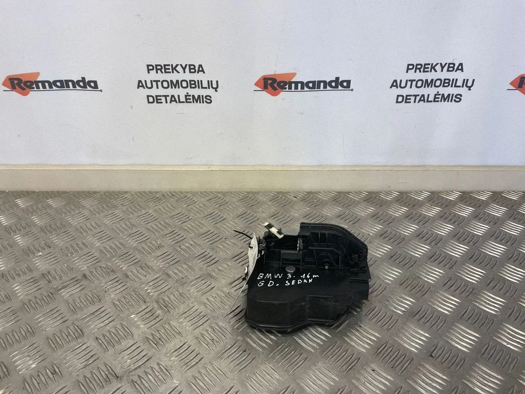 Rear door lock 7202148