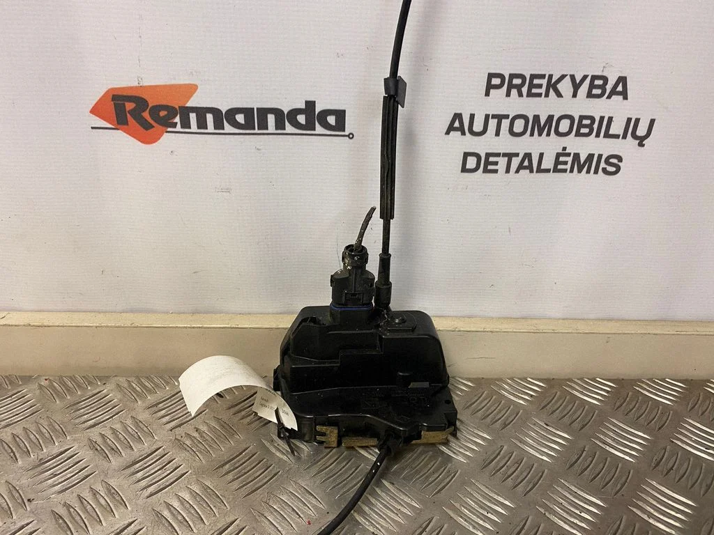 Rear door lock – rear right