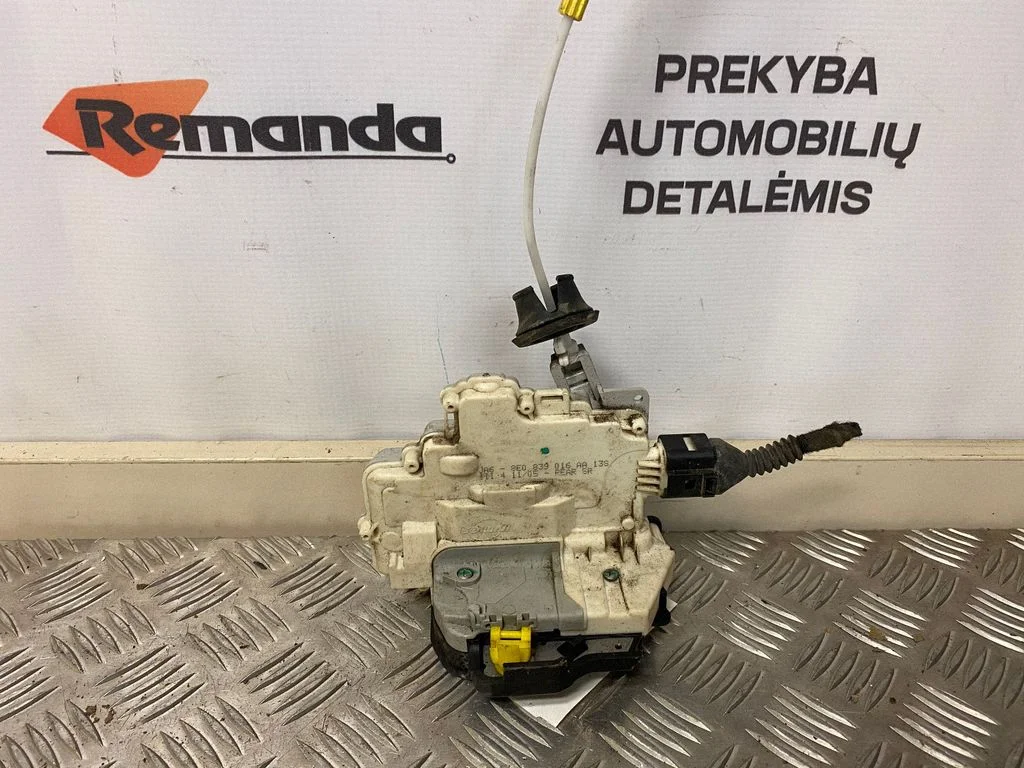 Rear door lock 8E0839016AA