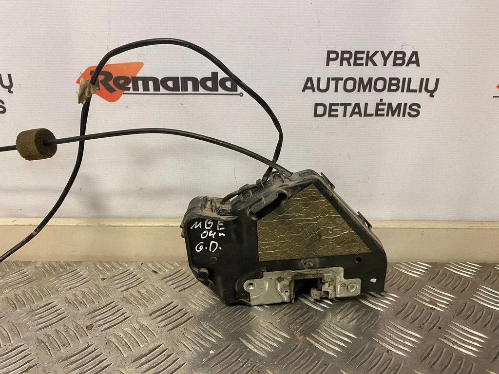 Rear door lock – rear right
