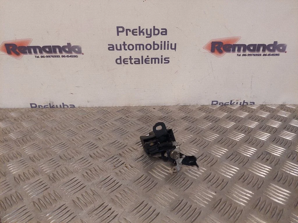 Rear door lock – rear right