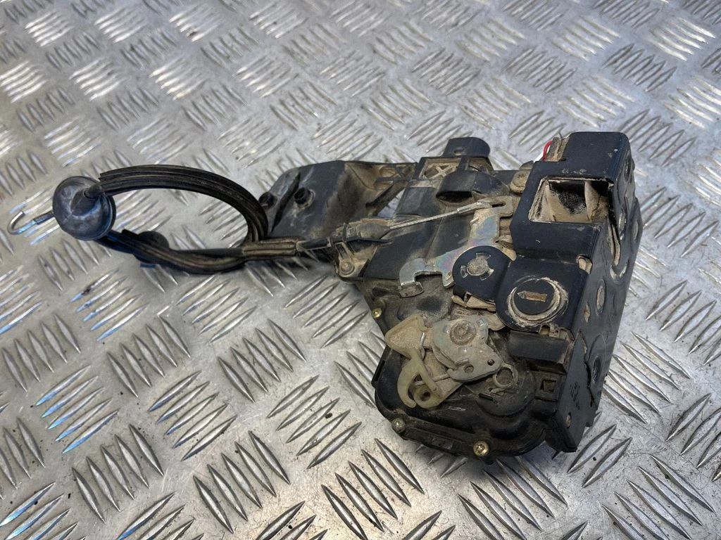 Aizmugurējo durvju slēdzene PA6630GF