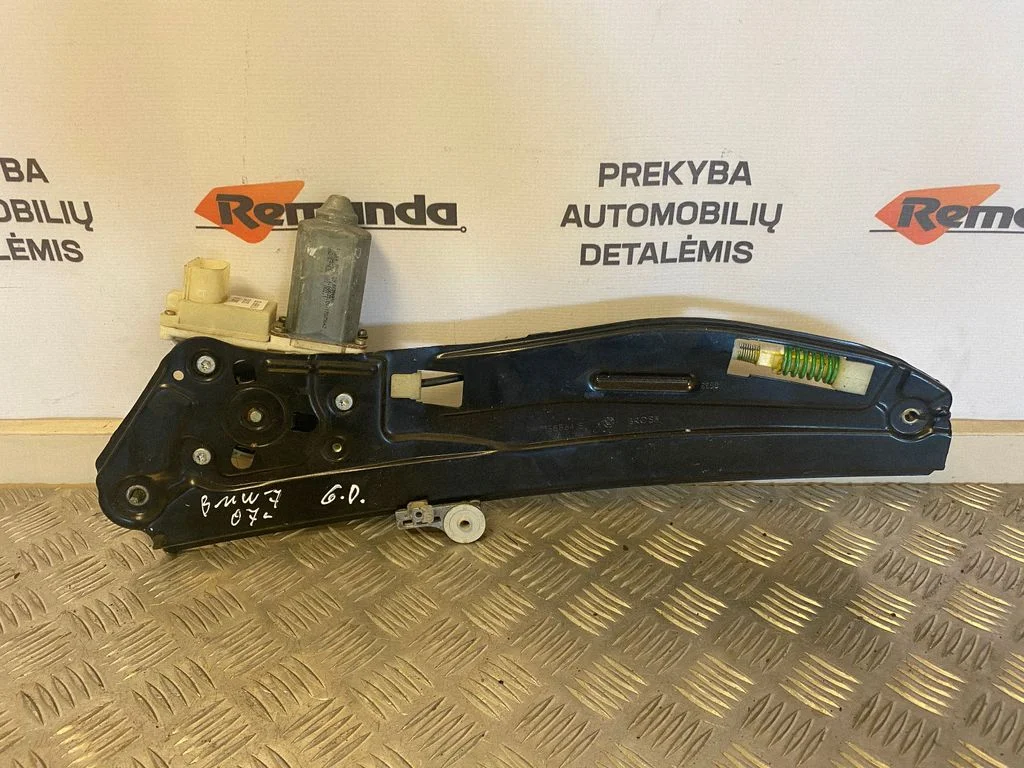 Tagaukse elektriline aknatõstuk mootoriga 7138864E