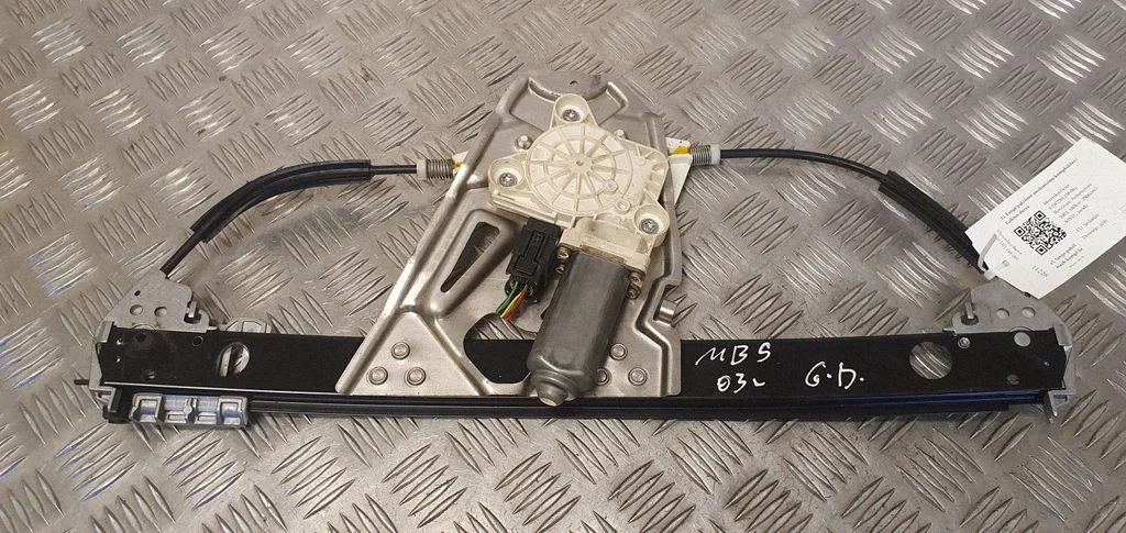 Rear door window regulator with motor A2207302046