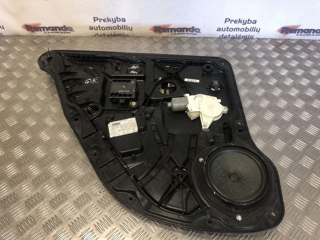 Rear door window regulator with motor A1669060501