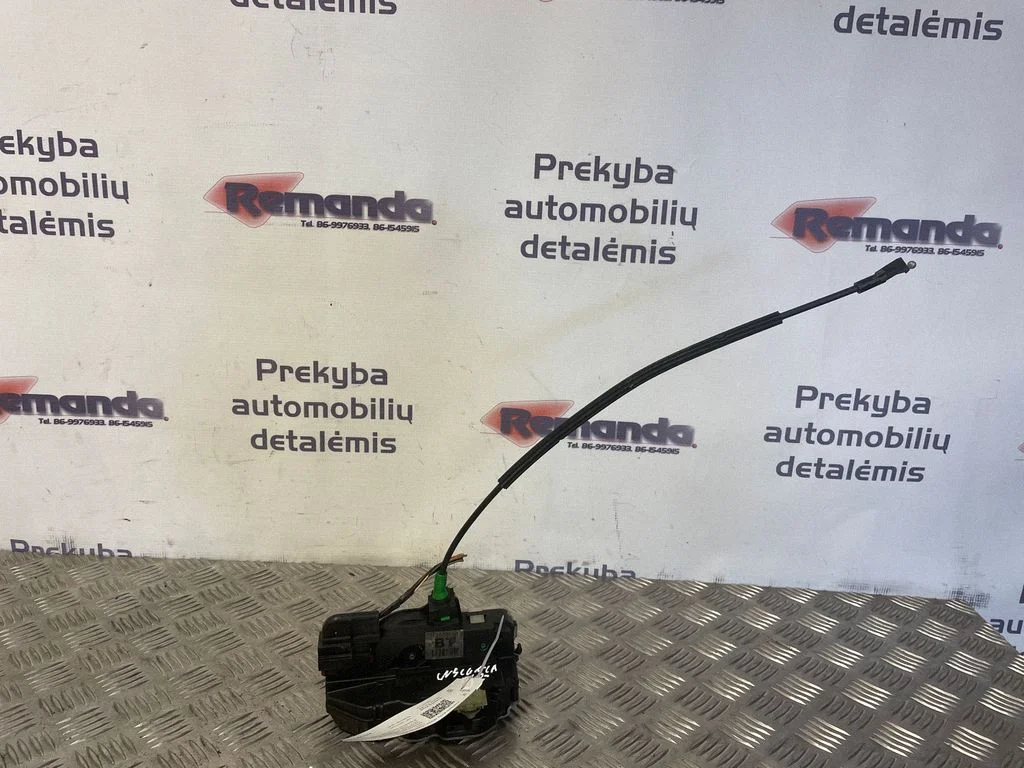 Aizmugurējo durvju slēdzene – aizmugurējā labā