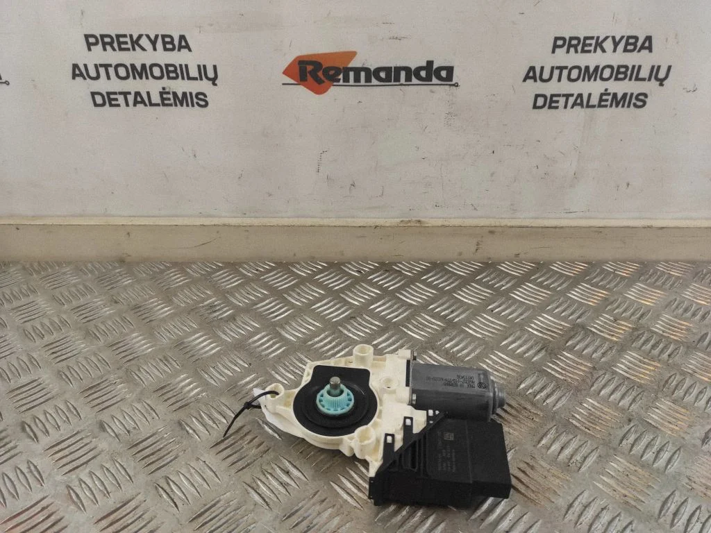 Aizmugurējā loga pacēlāja motoriņš C12697110