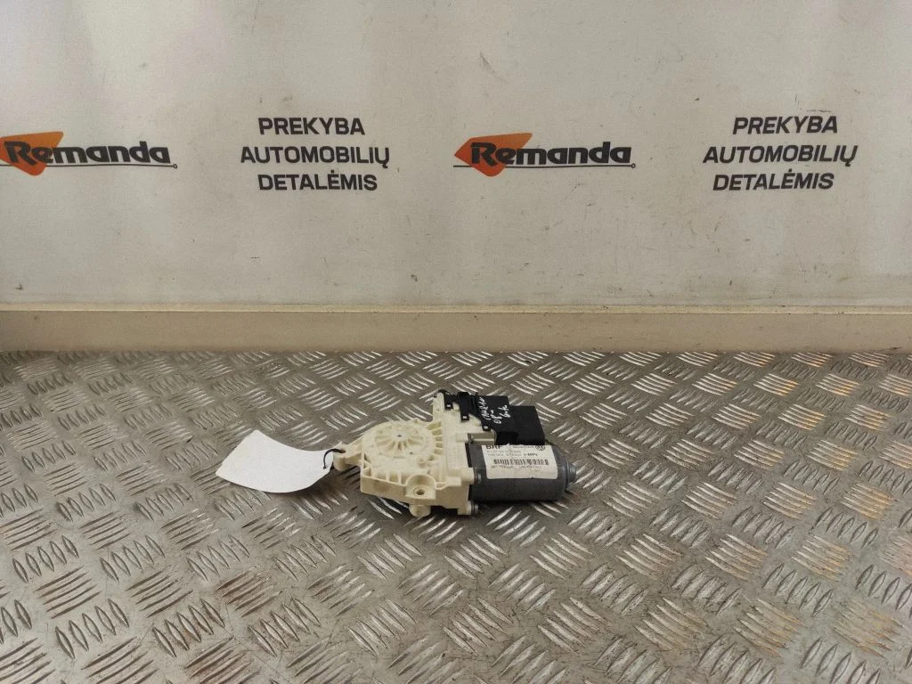 Rear door window regulator motor – Volkswagen Touran I (2003-2010)