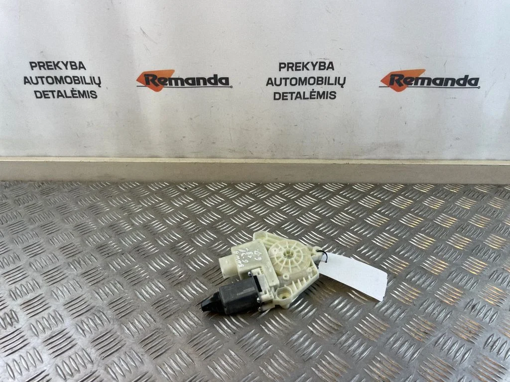 Tagaukse aknatõstuki mootor 7455084