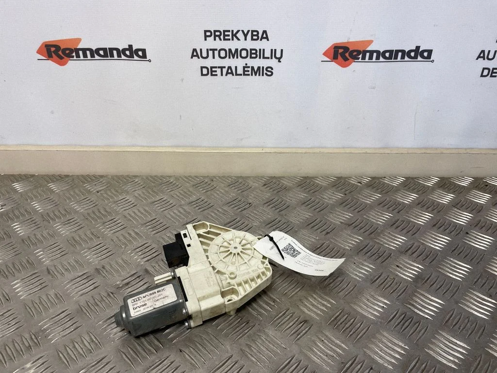 Tagaukse aknatõstuki mootor 4F0959802C