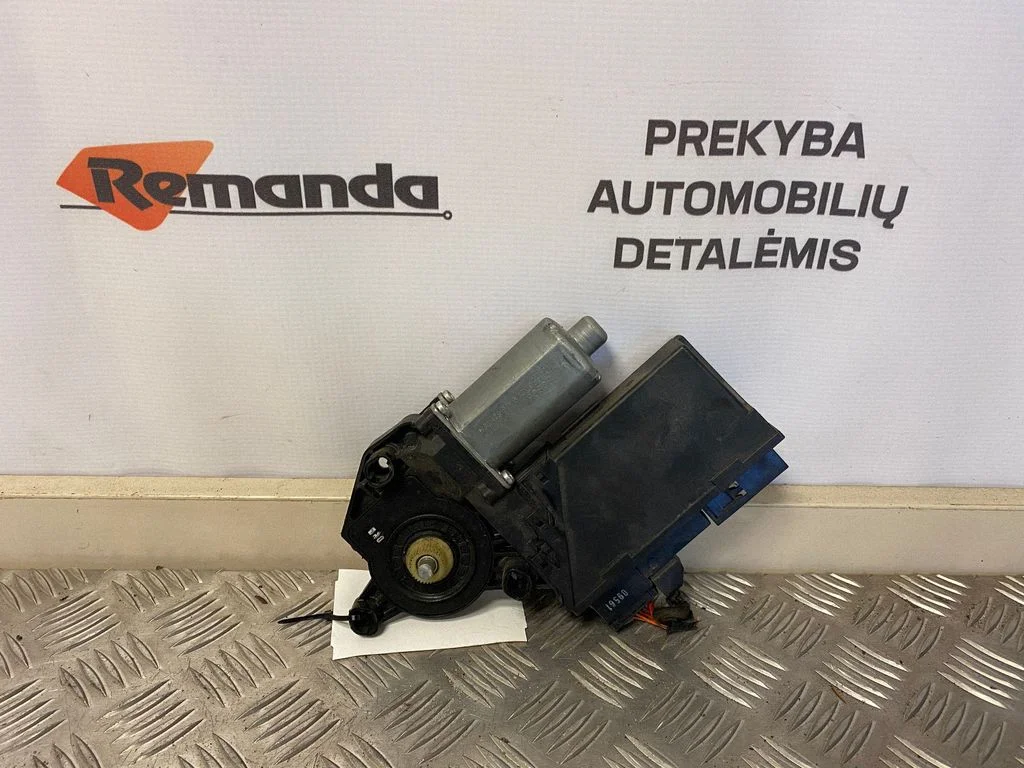 Rear door window regulator motor – Audi A4 S4 B7 8E 8H (2005-2008)