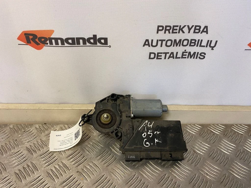 Rear door window regulator motor 8E0959801A