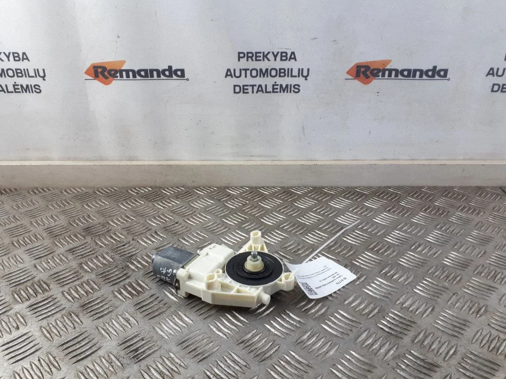Rear door window regulator motor 0130822507
