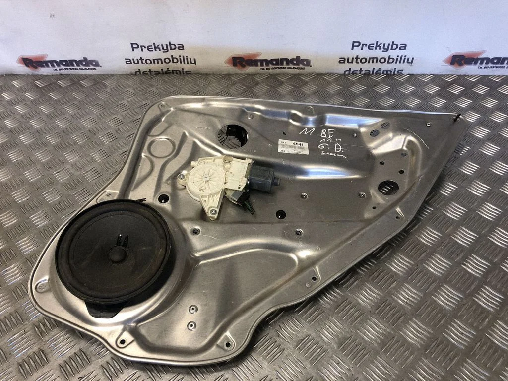 Rear door window regulator with motor 981695104