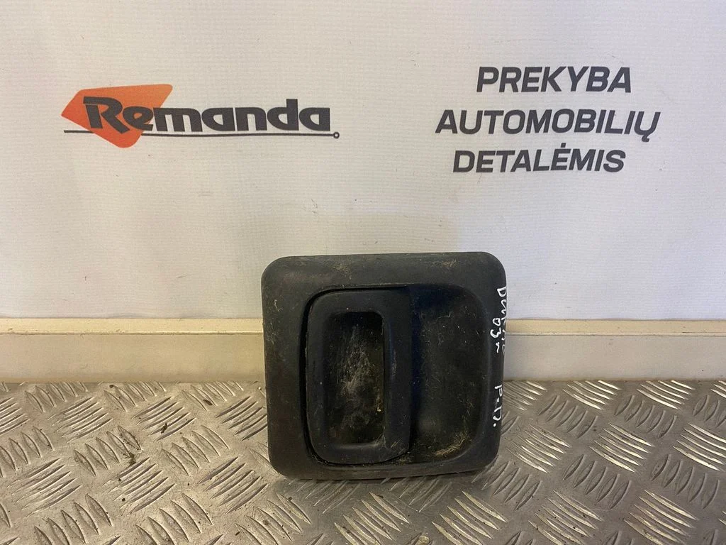 Ārējais atvēršanas rokturis – priekšējā labā