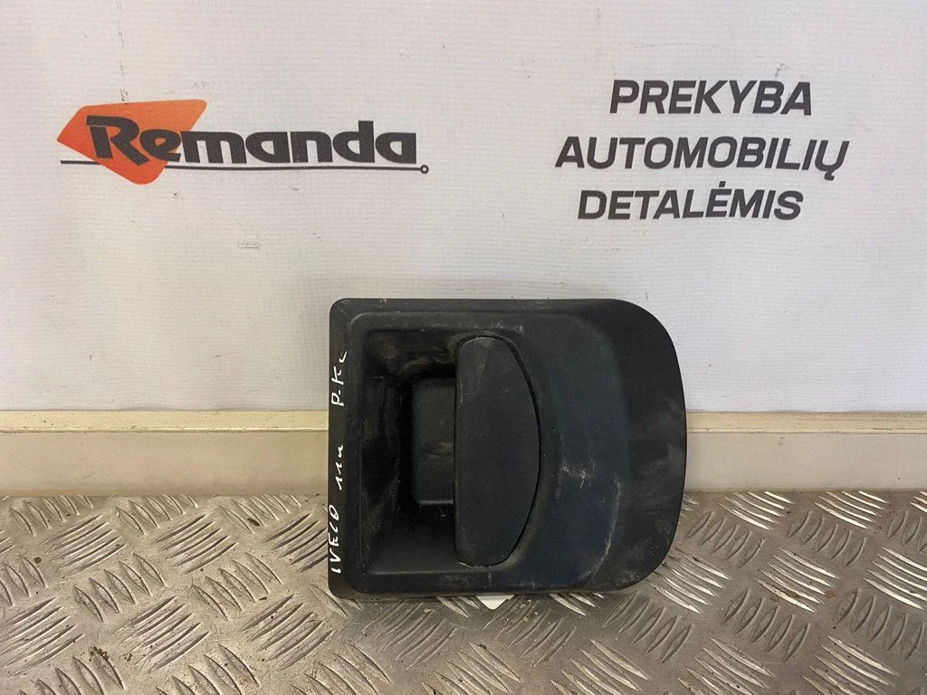 Ārējais atvēršanas rokturis – priekšējā kreisā