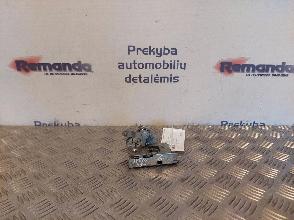 Slankiojančių durų spyna