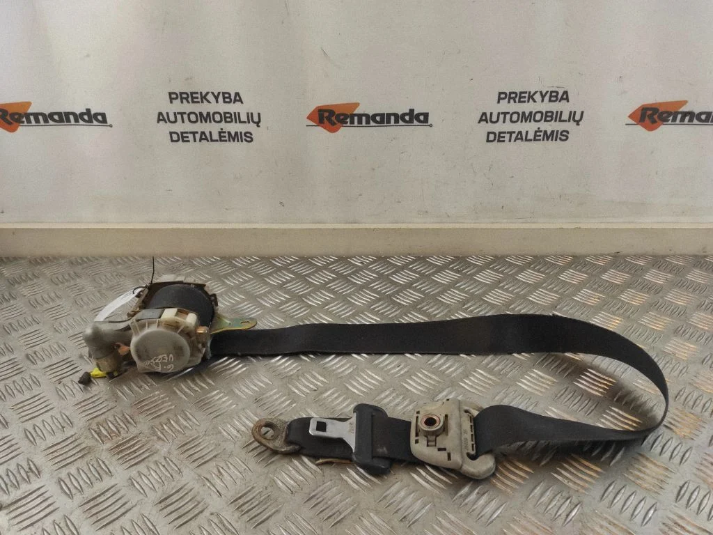 Rear seatbelt – Toyota Corolla Verso E121 (2001-2004)