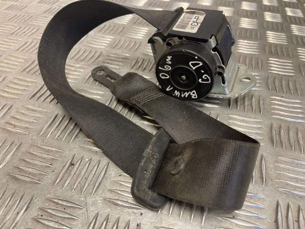Rear seatbelt – BMW 1 Series E81 E87 (2004-2011)