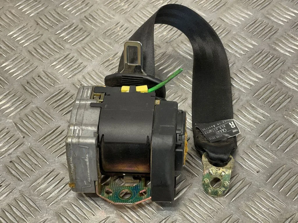 Rear seatbelt – rear right