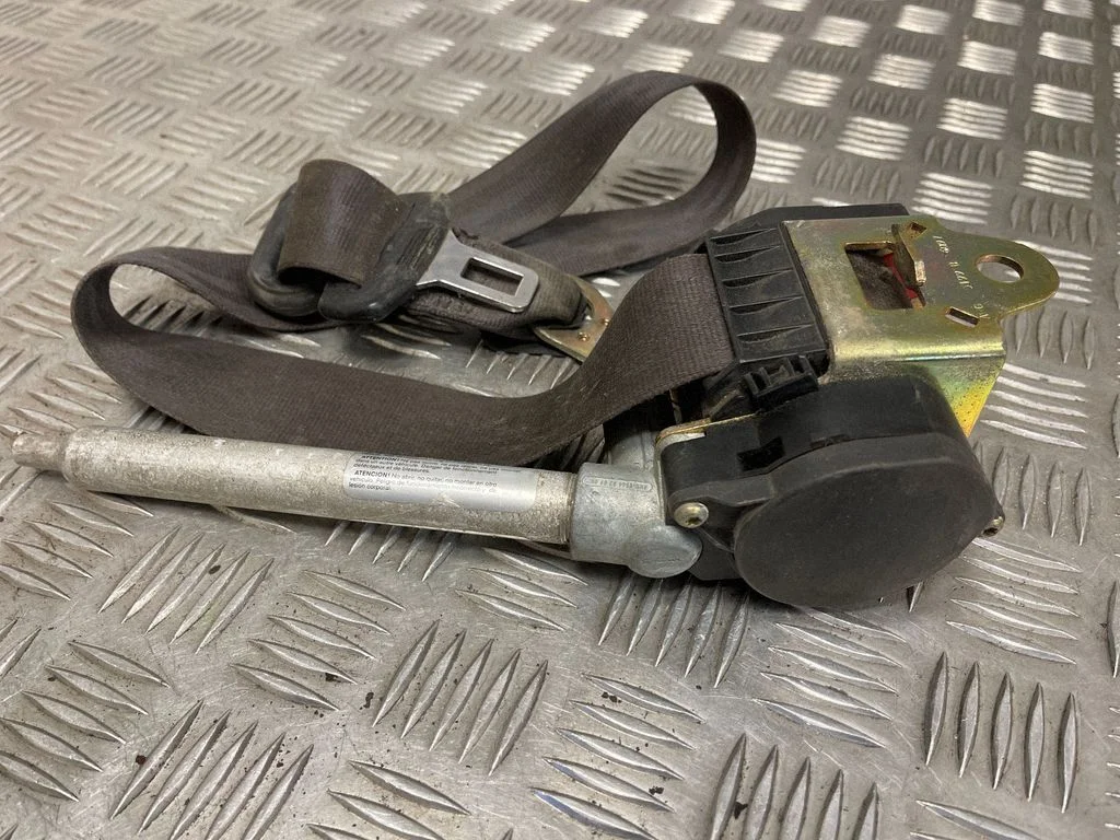 Front seatbelt – Audi A4 S4 B5 8D (1994-1999)