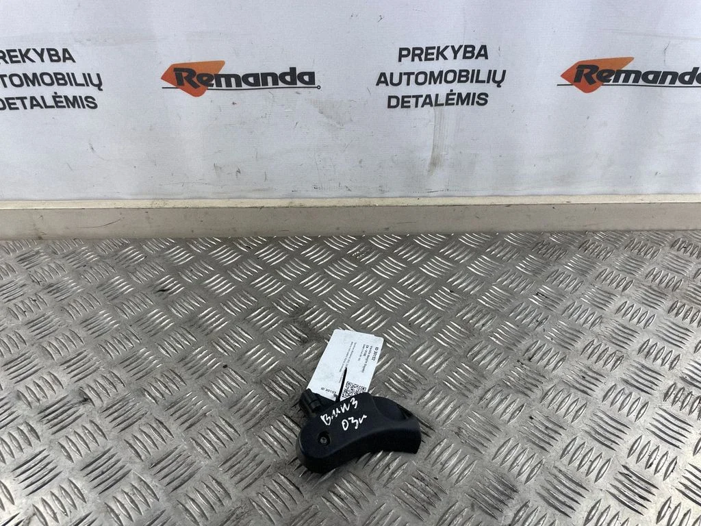Motora pārsega atvēršanas rokturis 8223163