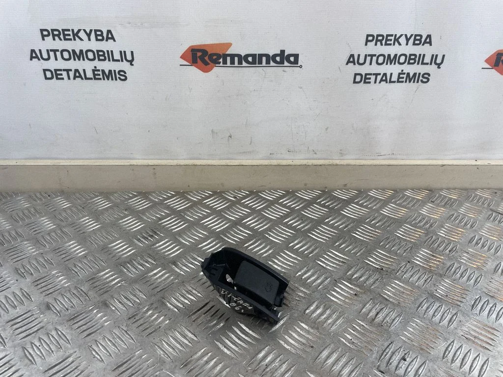 Motora pārsega atvēršanas rokturis