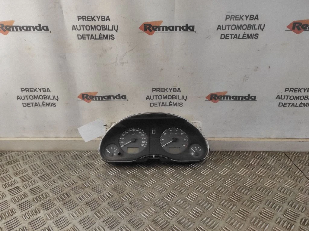 Spidometrs (instrumentu panelis) 7M0919881