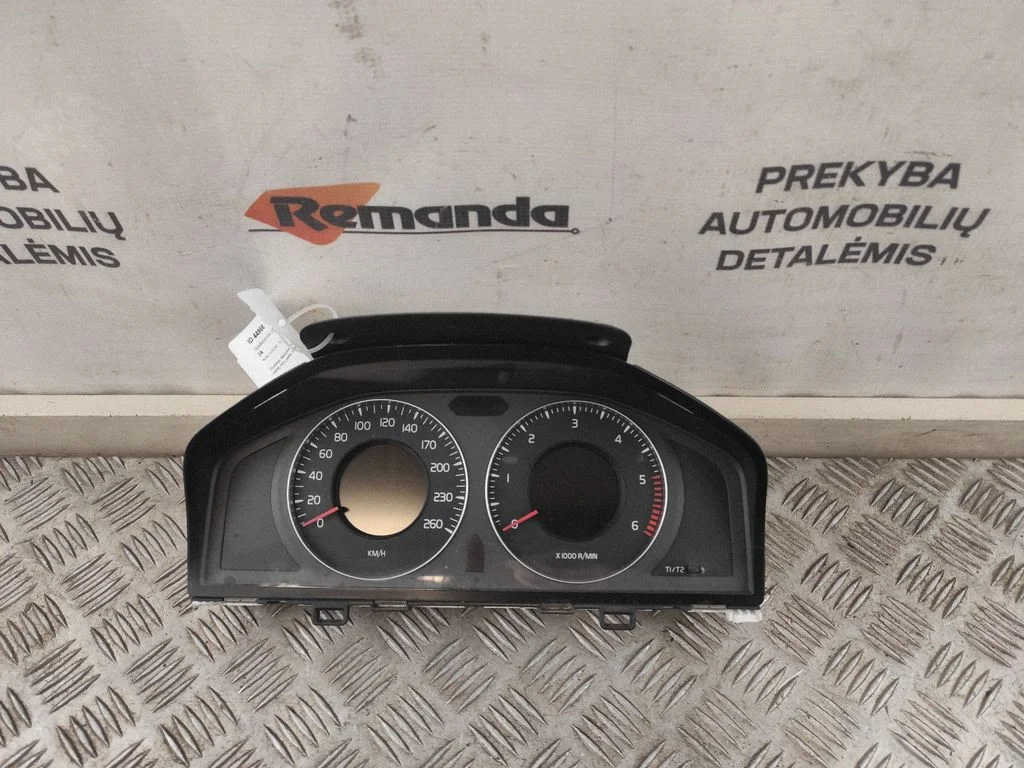 Speedometer (instrument cluster) – Volvo V70 (2005-2008)