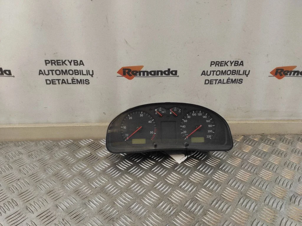 Speedometer (instrument cluster) – Volkswagen Passat B5 (1997-2000)