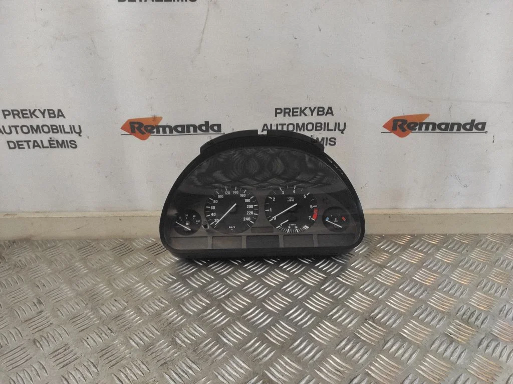 Spidometrs (instrumentu panelis) 62118375895