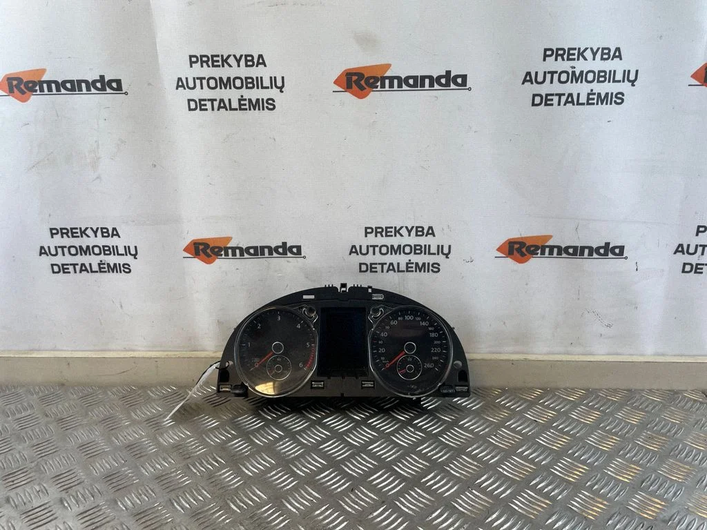 Spidometrs (instrumentu panelis) 3AA920870D