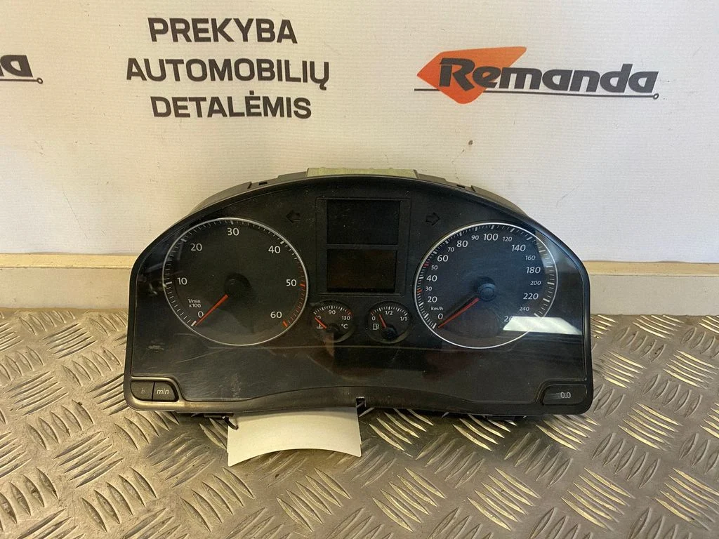 Spidometrs (instrumentu panelis) 1K0920851B