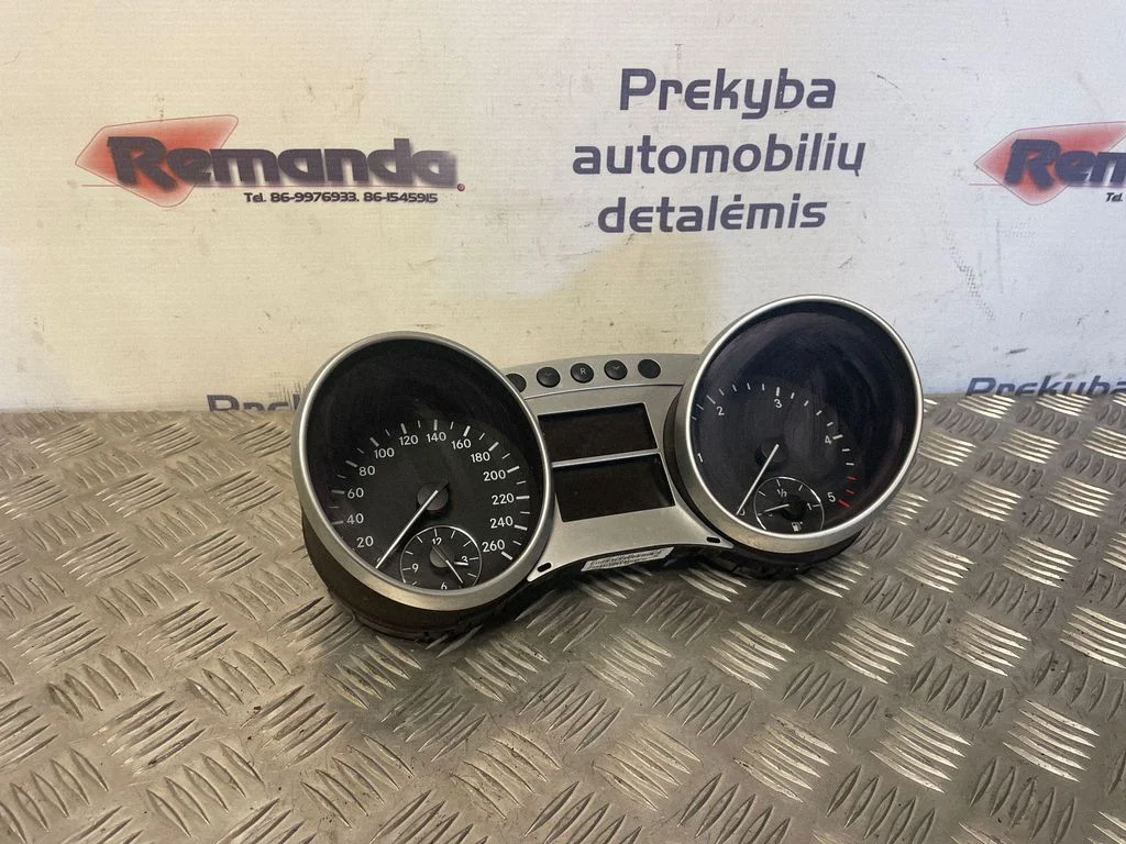 Spidometrs (instrumentu panelis) A2C53168071
